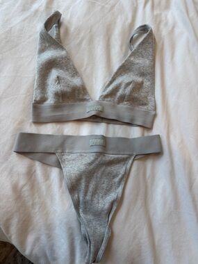 SKIMS Ribbed V-Neck Bralette & Thong Set - Light Gray